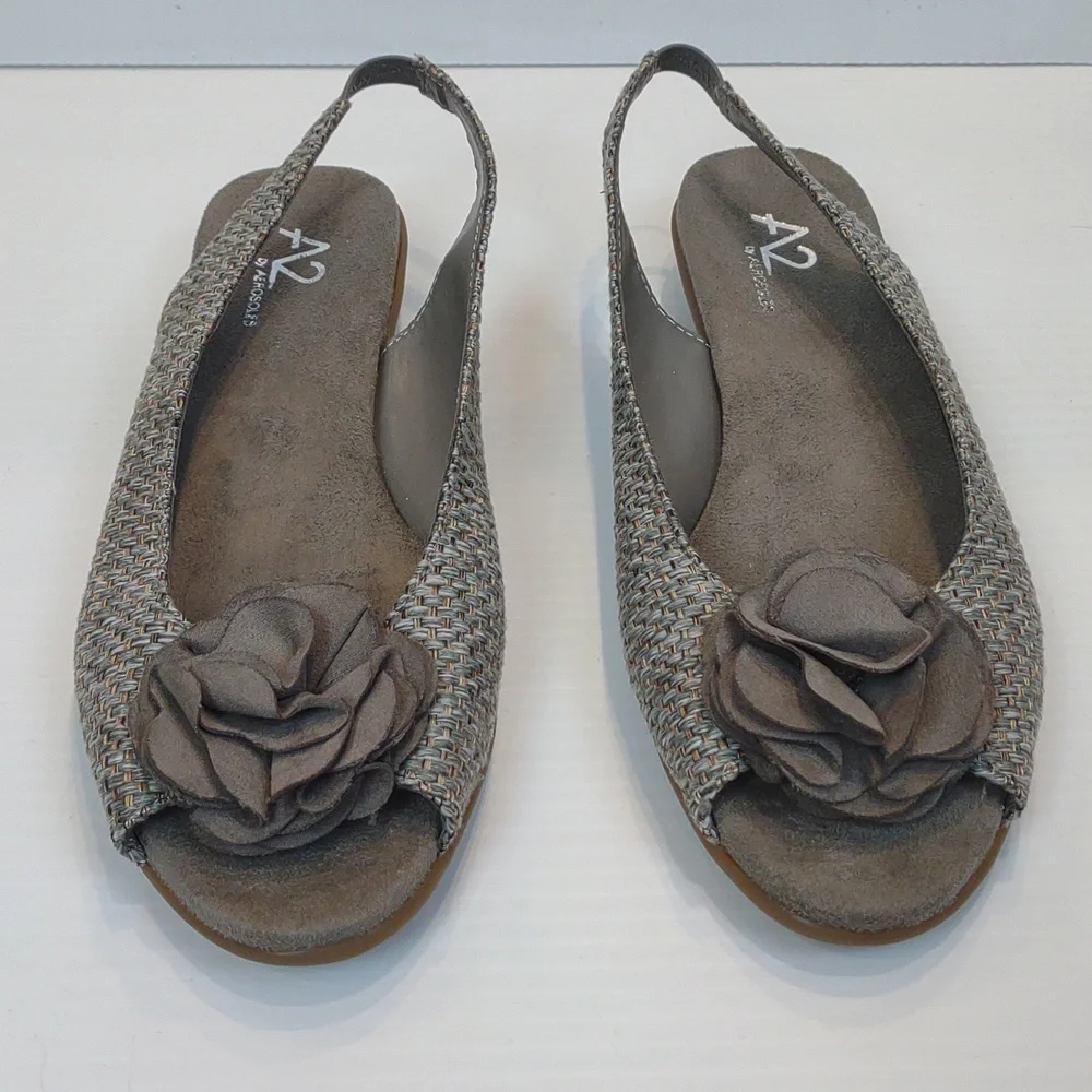 A2 Aerosoles Atmosphere Gray Gold Weave Open Toe Slingback Flower Detail Wedges